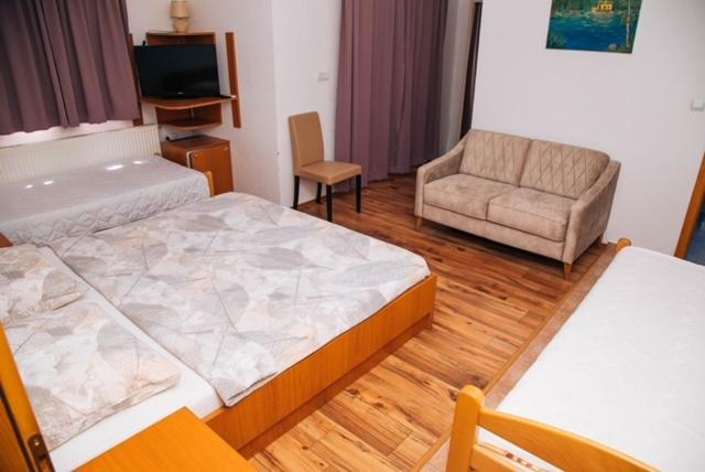 Jezero Laminci Bed and Breakfast Bosanska Gradiska Exterior foto